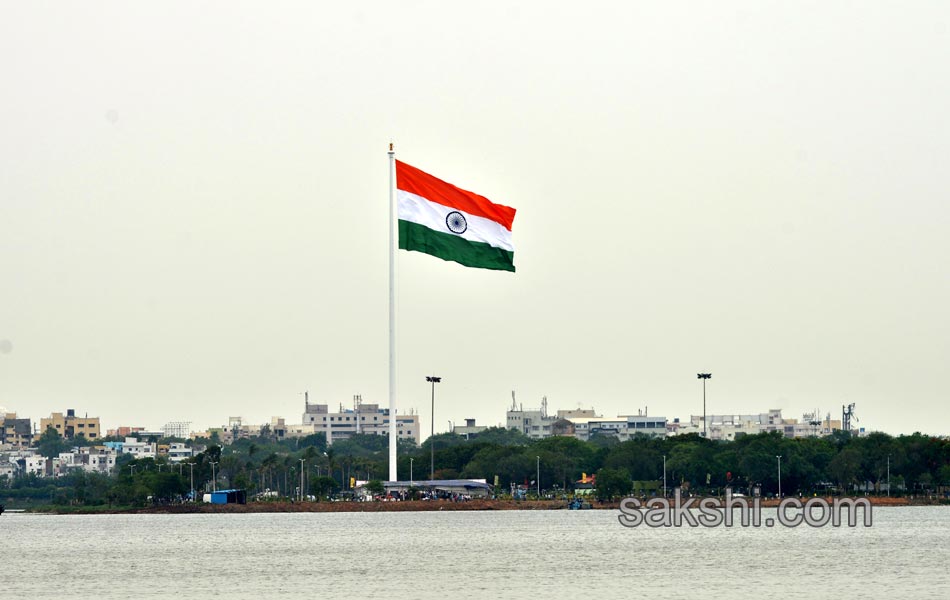 72 feet national flag hoisted by KCR - Sakshi14