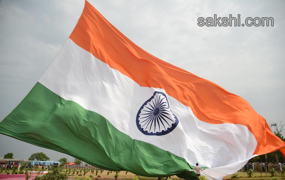 72 feet national flag hoisted by KCR - Sakshi25
