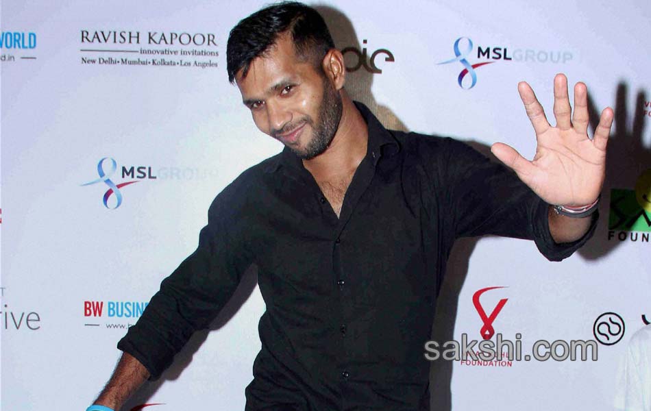 Virat Kohli and Yuvraj Singh dance the night away at charity gala dinner5