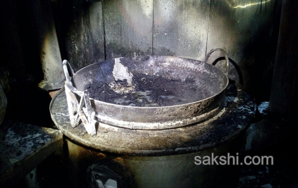 fire accident at tirumala - Sakshi4
