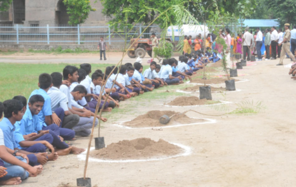 suffering students in haritha haram program7