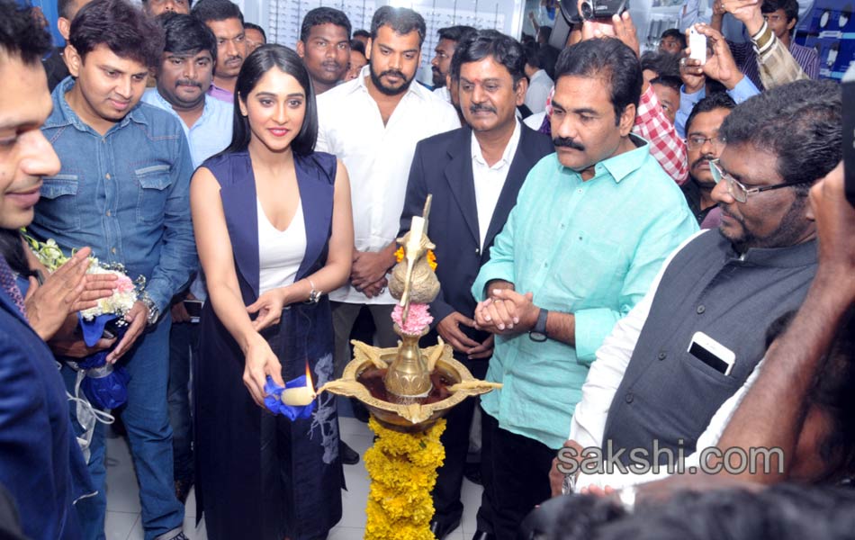 regina cassandra in nellore - Sakshi3