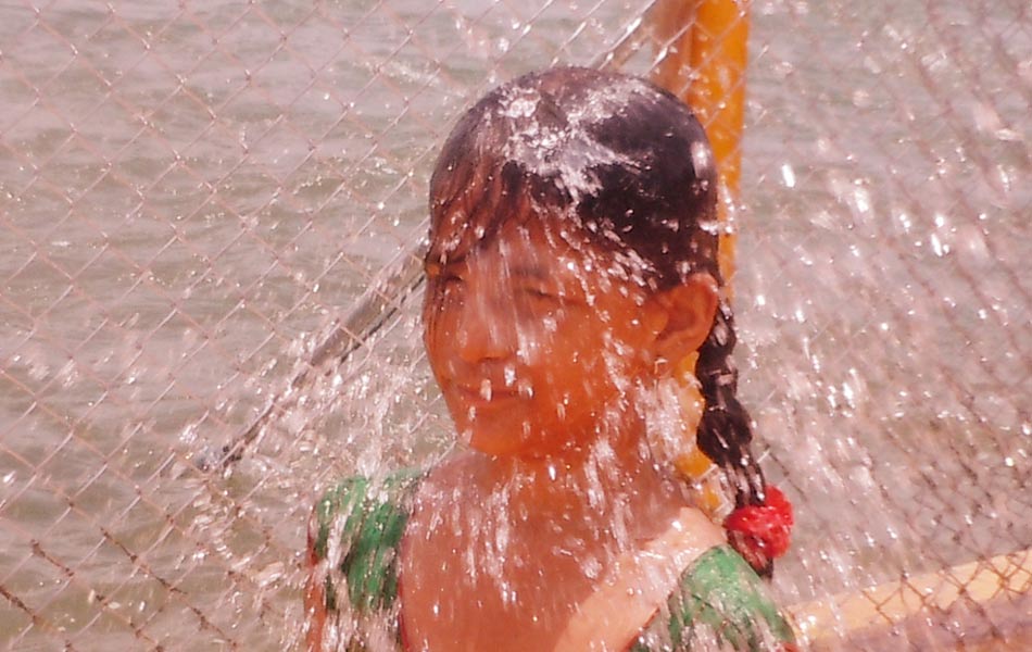 Holly bath of children7