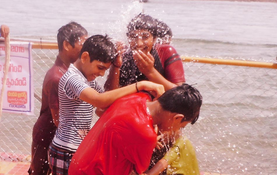 Holly bath of children8