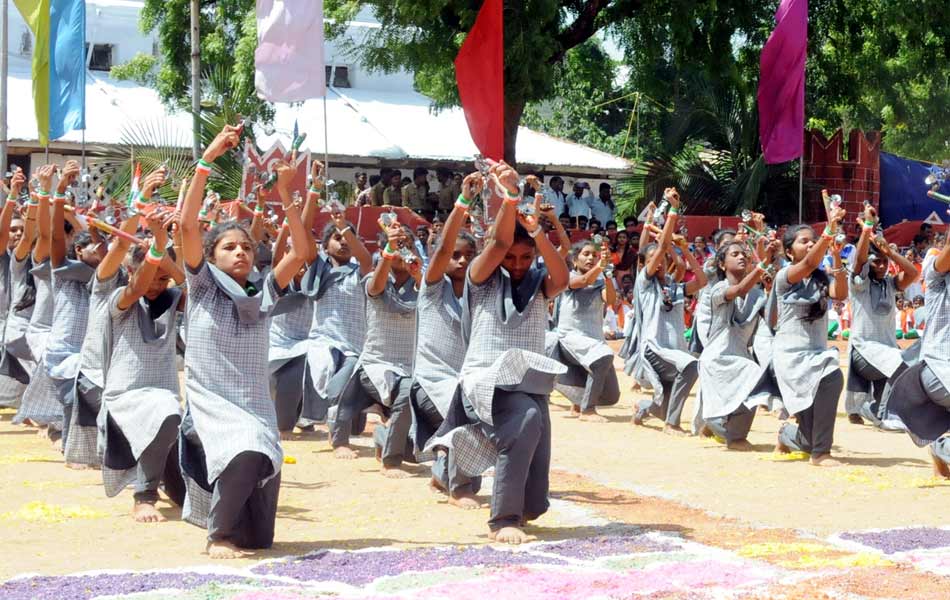 విద్యార్థుల కోలాటం 5