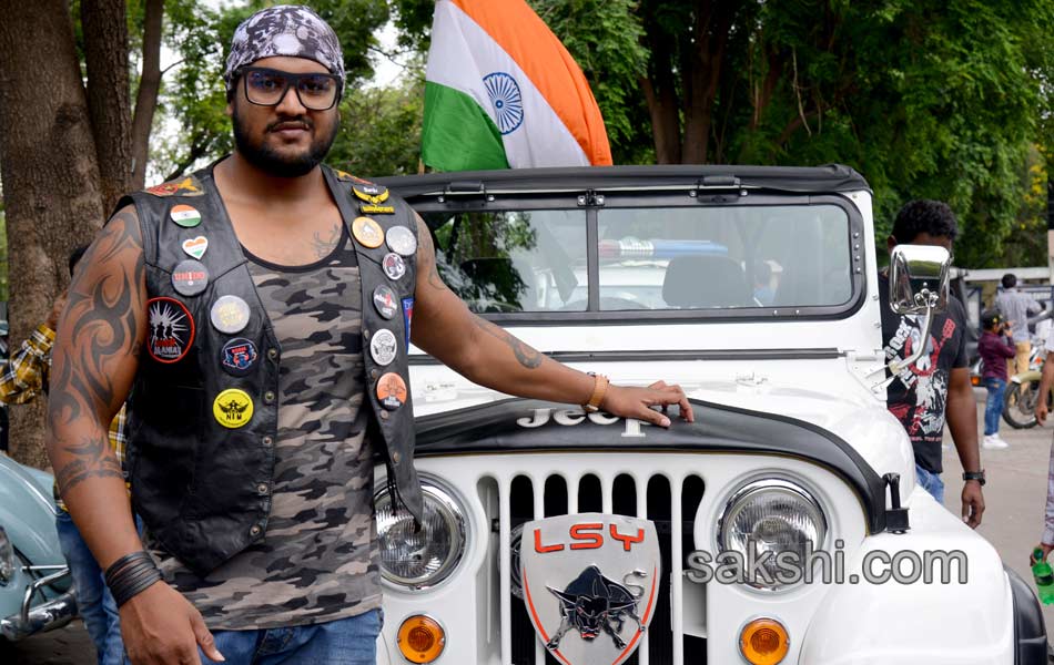 vintage show in lumbini park28