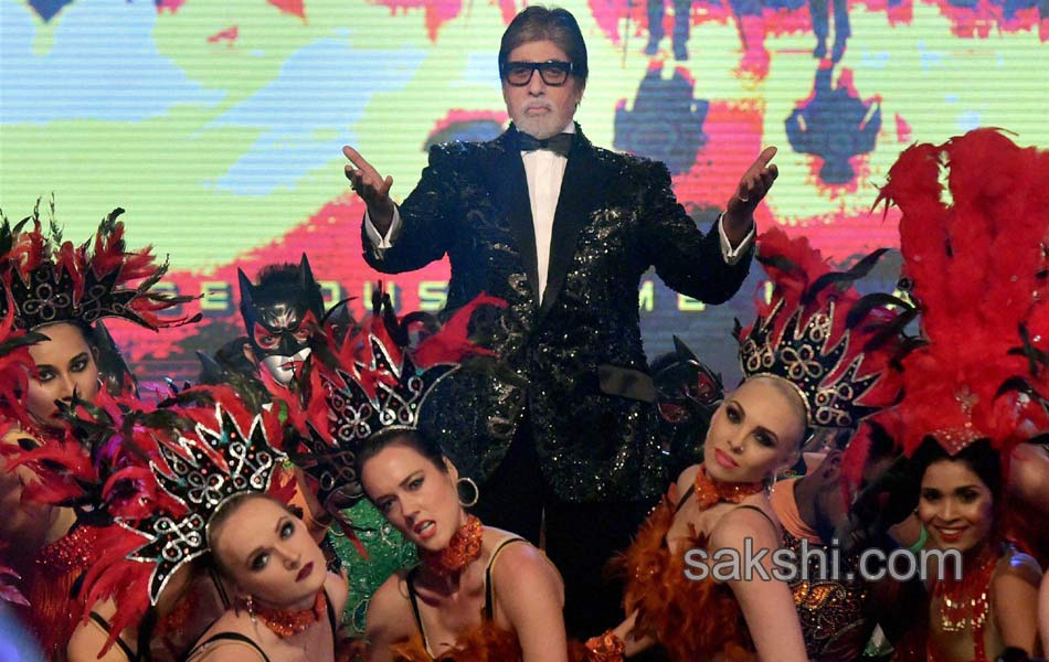 Bollywood movie Aankhen2 - Sakshi5