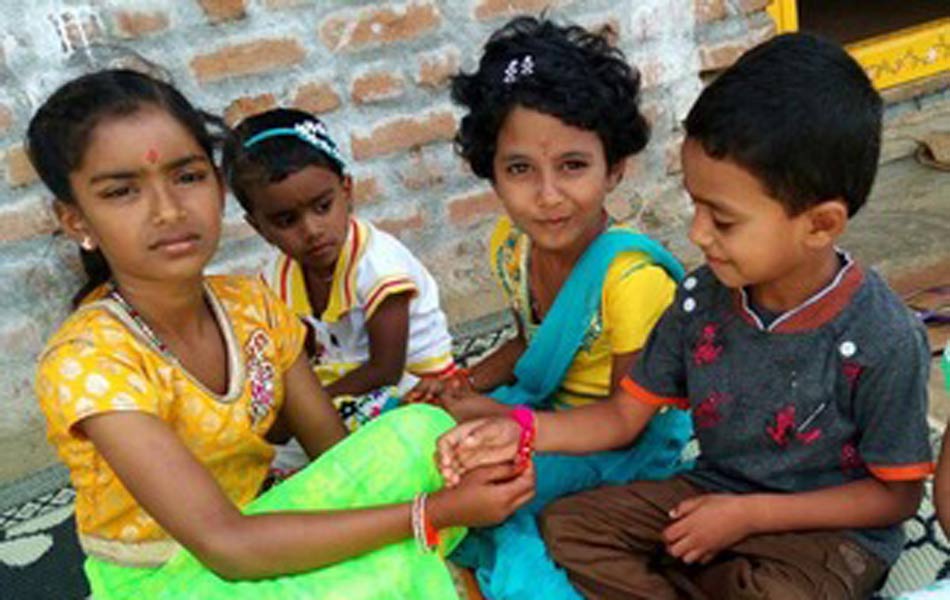 Anna sister Rakhi warmly5