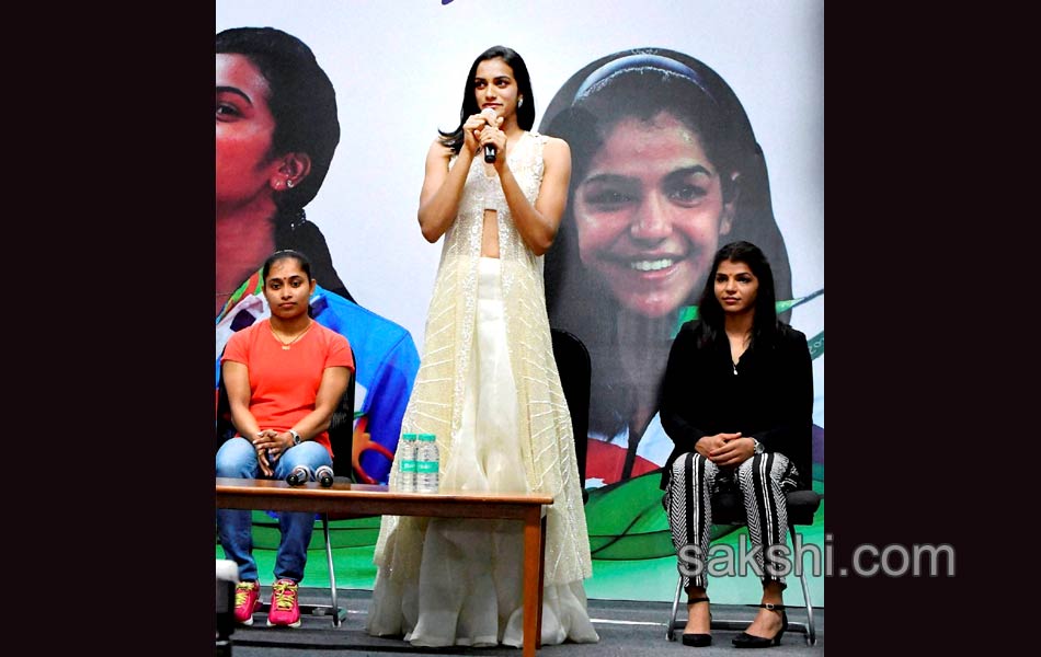 PV Sindhu Sakshi Malik Dipa Karmakar receive BMW cars Sachin Tendulkar lauds tr o13