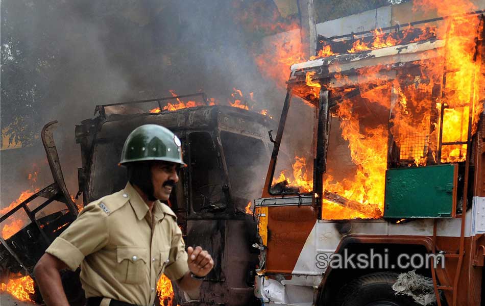 Cauvery burns Bengaluru Curfew in large parts 1 dead in police action - Sakshi7