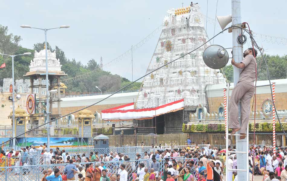 srivari navaratri bramhothsavala yerpatlu4
