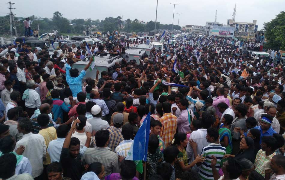 YS Jagan tour in Sathenapalli - Sakshi6