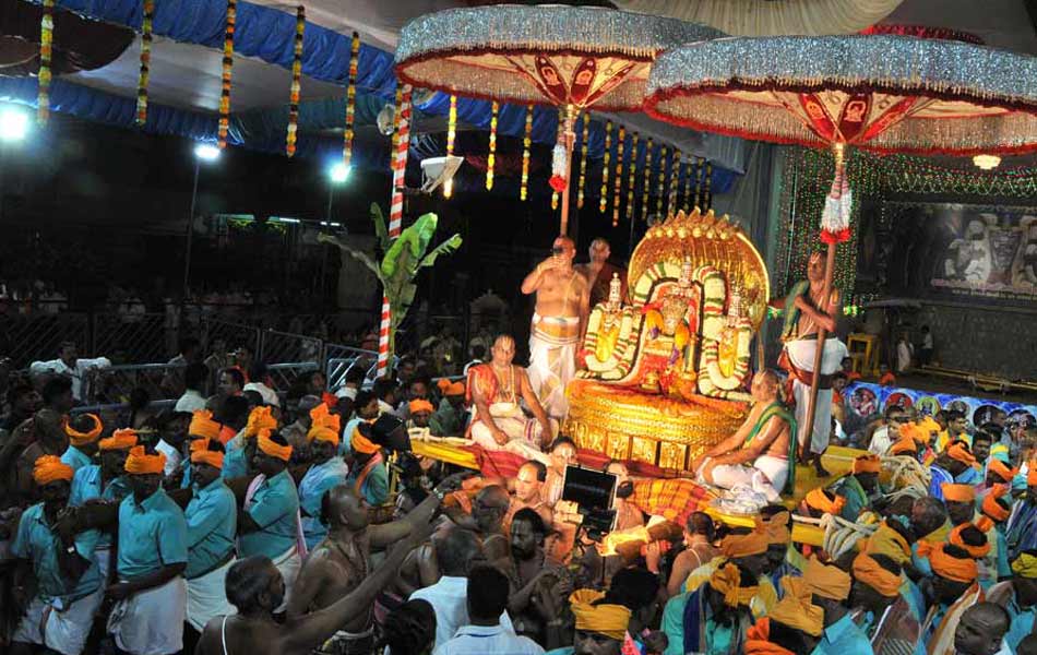 lord vekkanna on pedda seshava vahanam2