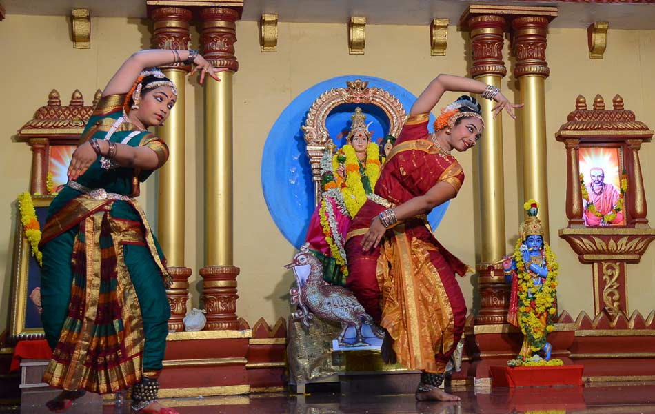 Classical dancers performances on the stage5