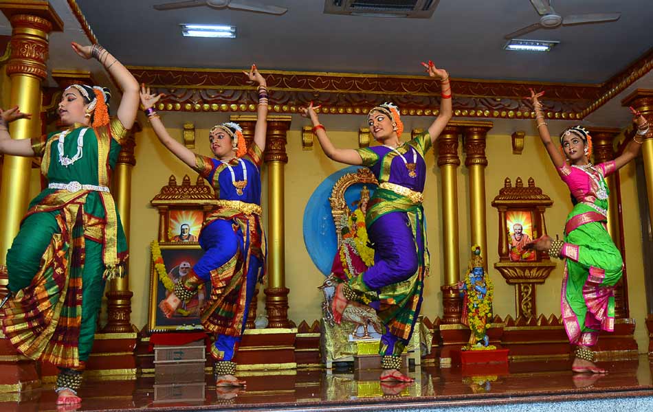 Classical dancers performances on the stage11