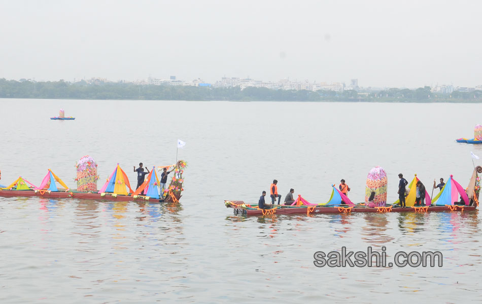bathukamma festival in Hussain Sagar21