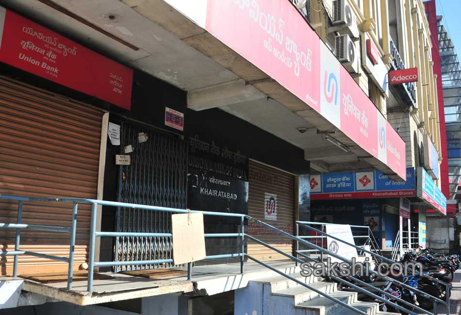 Cash troubles in Hyderabad - Sakshi18