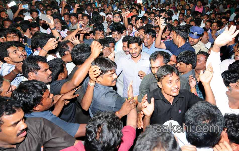 ys jagan mohan reddy attend desai tippareddy daughter marriage - Sakshi6