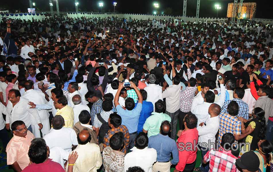 ys jagan mohan reddy attend desai tippareddy daughter marriage - Sakshi13