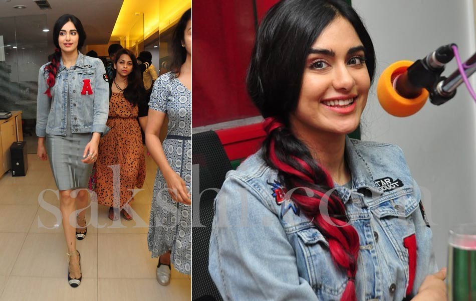 Commando 2 Movie Team at Radio Mirchi 958