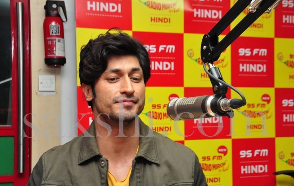 Commando 2 Movie Team at Radio Mirchi 9510
