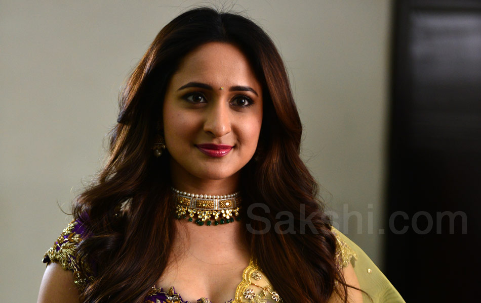 pragya jaiswal stills17