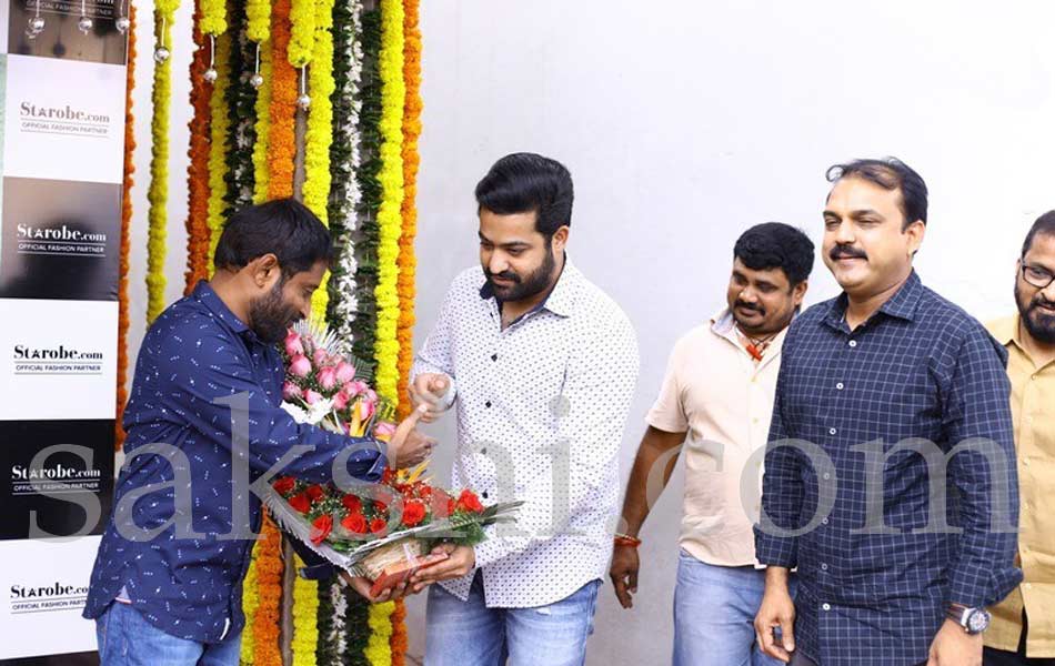 Jr NTR Presents Janatha Garage Bike to Winner - Sakshi2