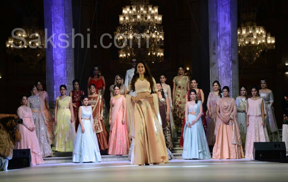 Rotary Club of Hyd Deccan invts u 2 covr Fashion Show3