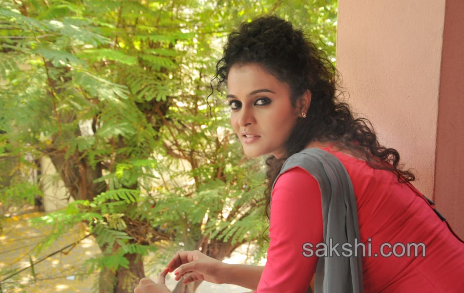 Maya Mall movie stills - Sakshi8