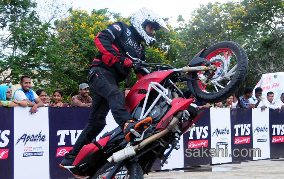 tvs bike stunts7