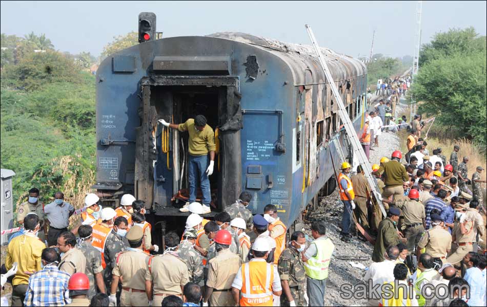 fire accident in Nanded Express - Sakshi19