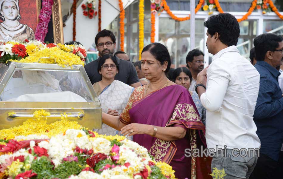 celebreties broke into tears with akkineni nageswara rao death - Sakshi15