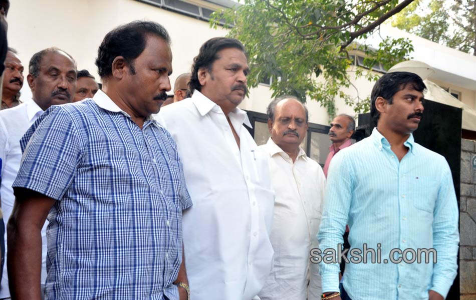 celebreties broke into tears with akkineni nageswara rao death - Sakshi35