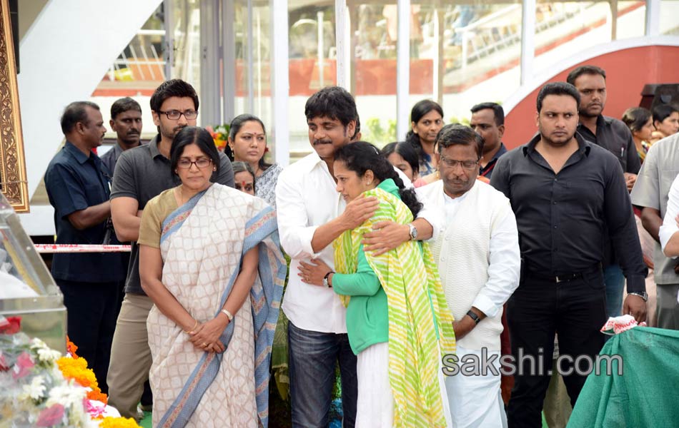 celebreties broke into tears with akkineni nageswara rao death - Sakshi41