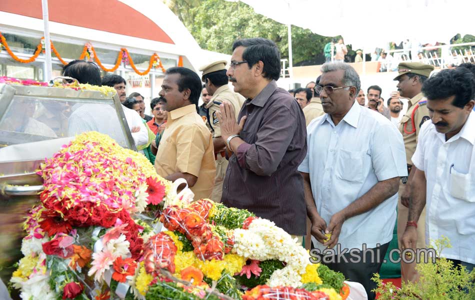 celebreties broke into tears with akkineni nageswara rao death - Sakshi74