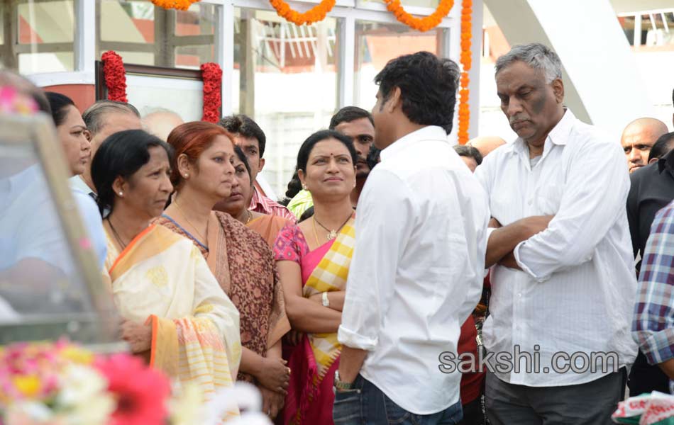 celebreties broke into tears with akkineni nageswara rao death - Sakshi86