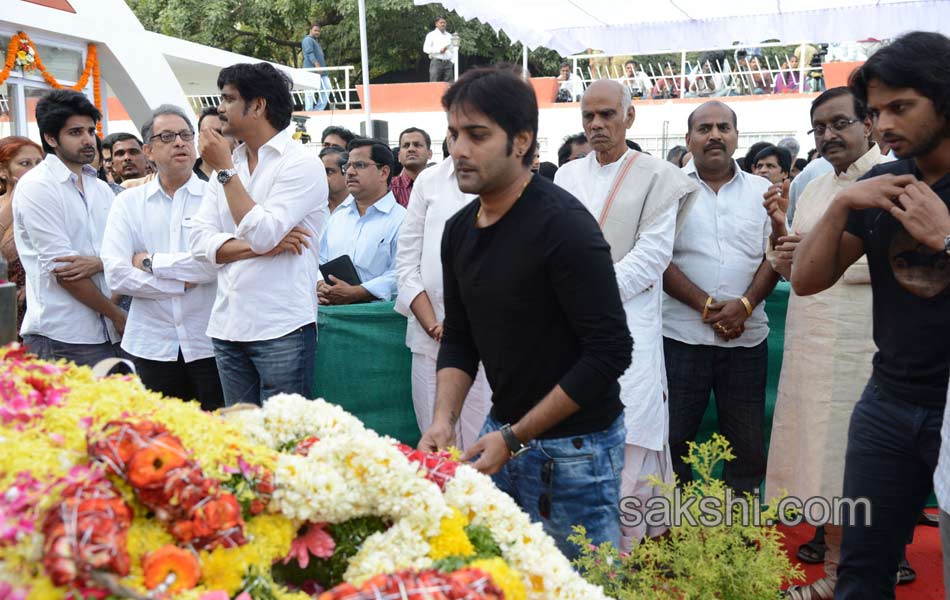 celebreties broke into tears with akkineni nageswara rao death - Sakshi97