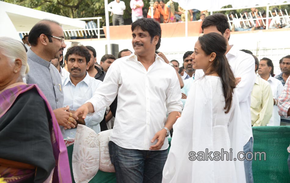 celebreties broke into tears with akkineni nageswara rao death - Sakshi114