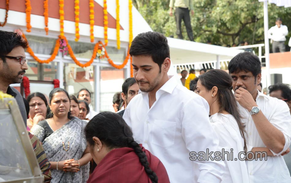 celebreties broke into tears with akkineni nageswara rao death - Sakshi115