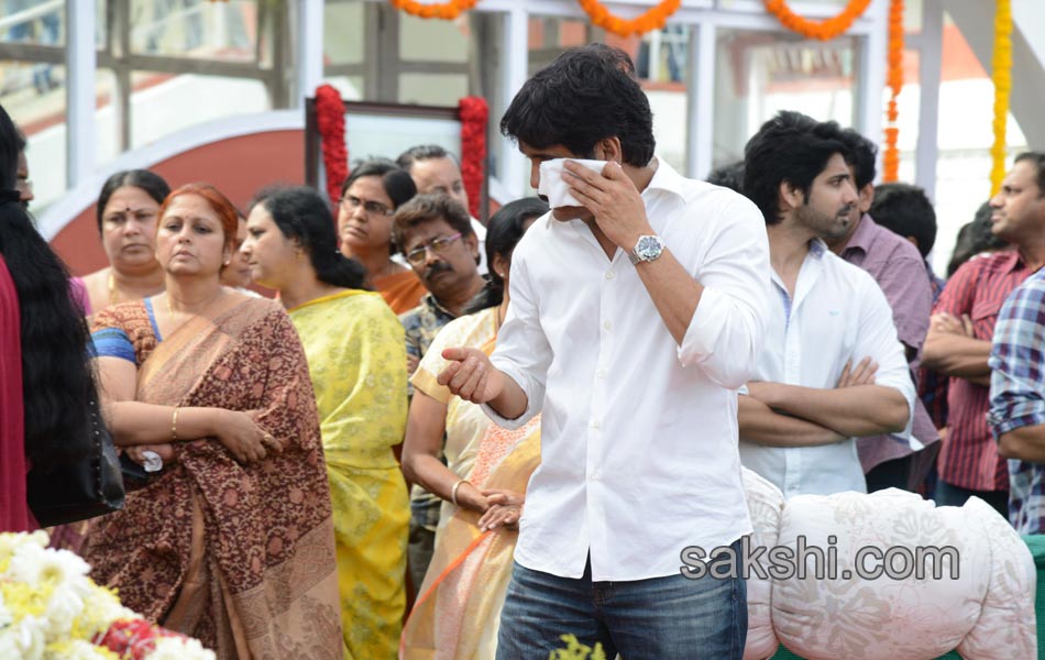 celebreties broke into tears with akkineni nageswara rao death - Sakshi122