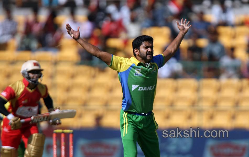 CCL 4 Terrific Victory For Kerala Strikers Beats Telugu Warriors By 4 Wickets61