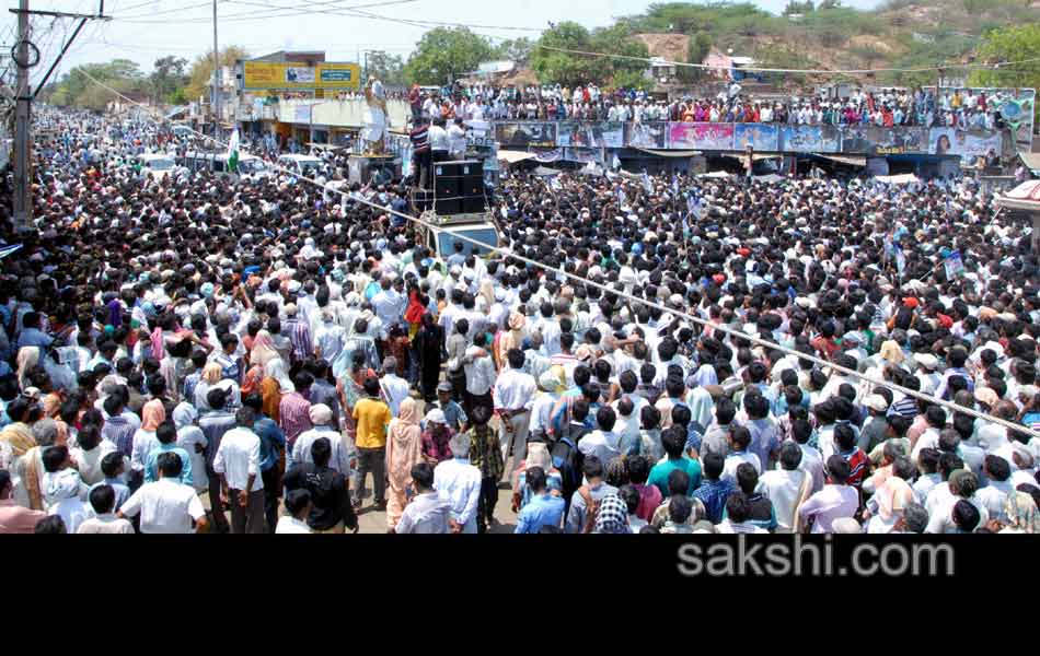 Sharmila s YSR Janpatham at Vinukonda - Sakshi18