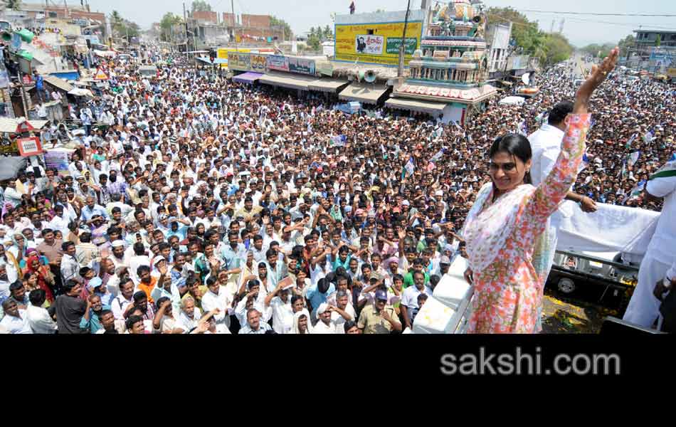 Sharmila s YSR Janpatham at Vinukonda - Sakshi21