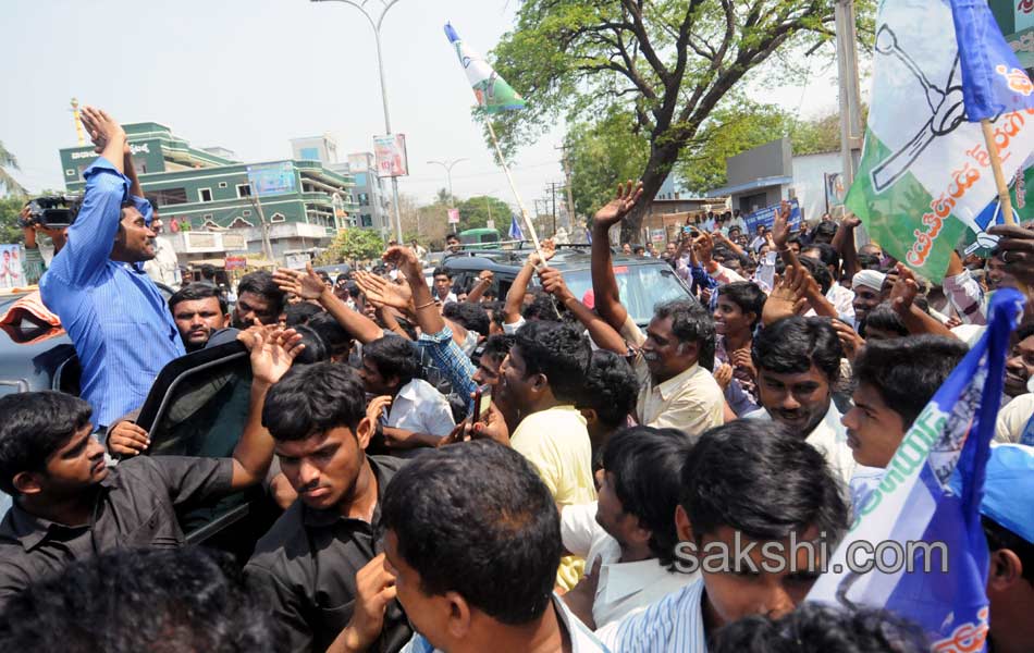 Jagan s Janpatham at East Godavari - Sakshi1