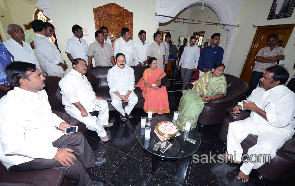 Vijayamma s Janpatham at Kurnool - Sakshi1