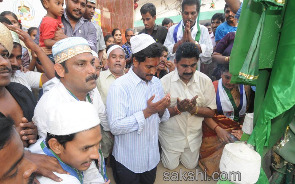 ys jagan mohan reddy janapatham in east godavari - Sakshi2