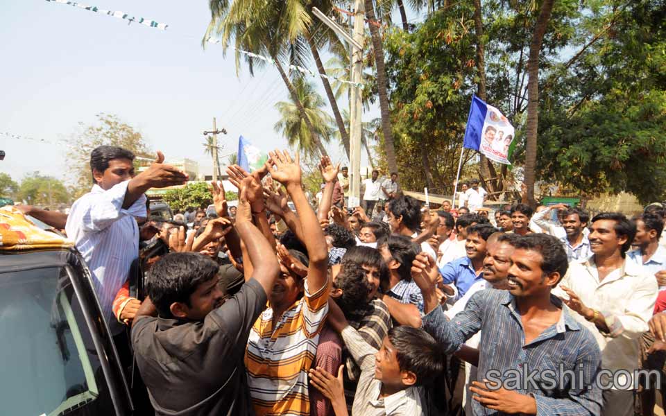 ys jagan mohan reddy janapatham in east godavari - Sakshi5