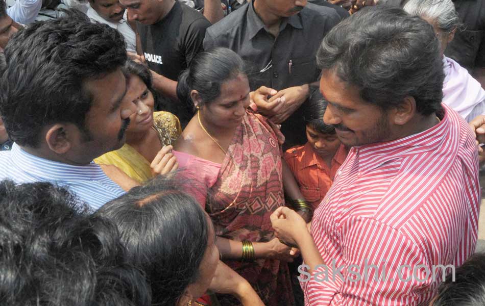 Jagan road show in Tekkali - Sakshi2