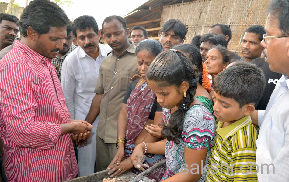 Jagan road show in Tekkali - Sakshi16
