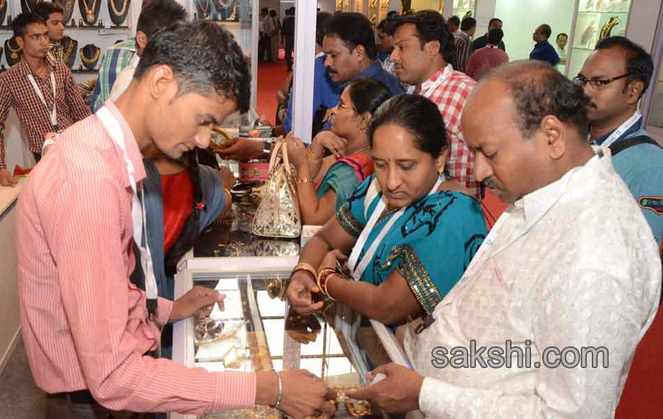 Jewellery Fair Models Noise3